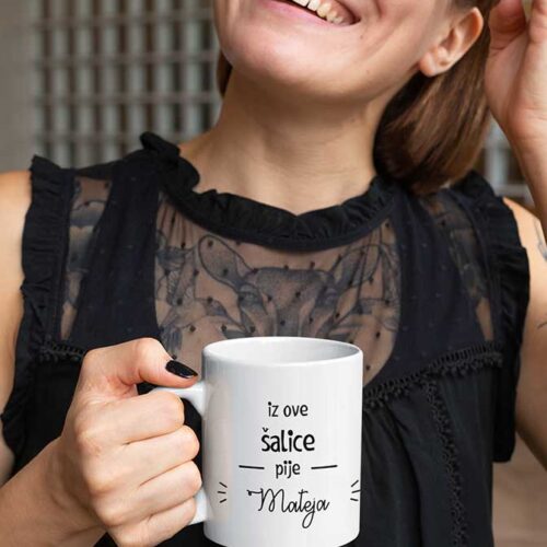 Iz ove šalice pije - Personalizirana šalica s imenom